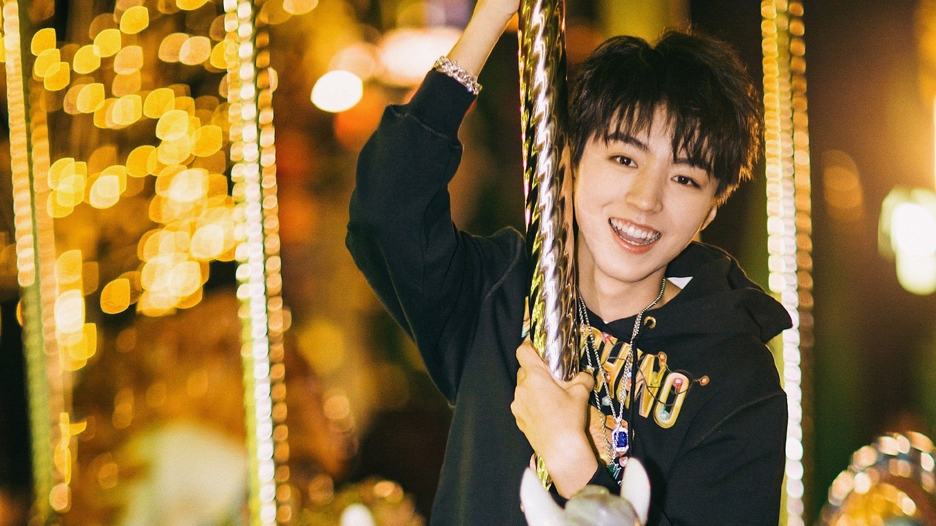 10米台入水姿势标准,水花极小,十米台水池有多深