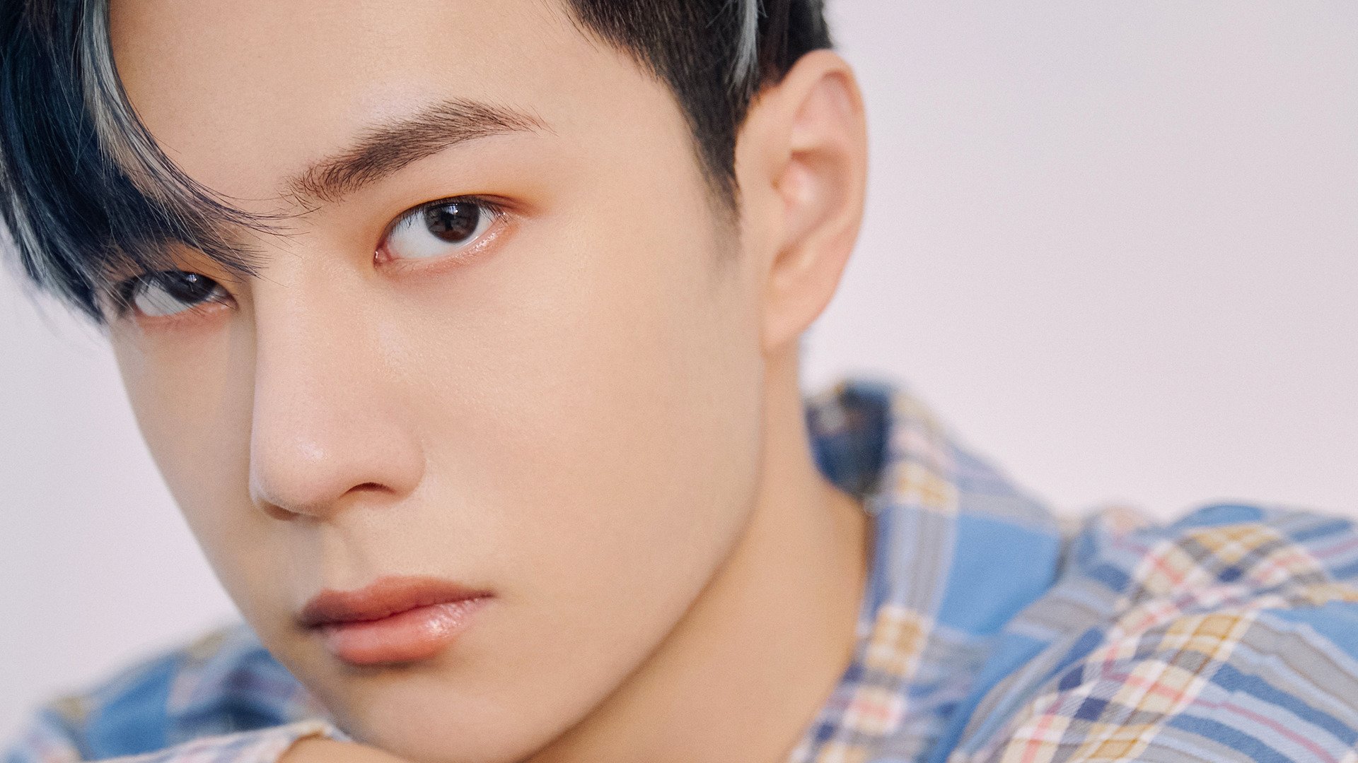 “尼古拉斯·桑特基的精准踢球和传球技巧，助力美洲狮队冲击世界冠军”