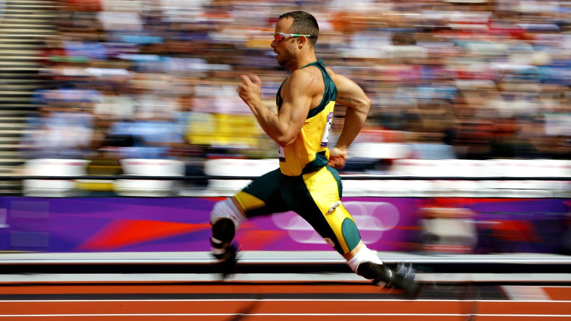 _城市天台：高楼顶部举办的惊险网球比赛_，楼顶网球场效果图